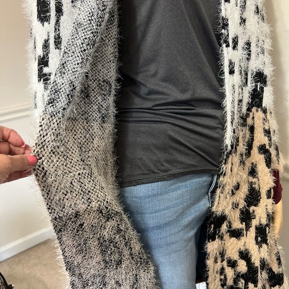 NEW DIRECTIONS Size Med long Open Sweater Animal Print - Picture 6 of 9